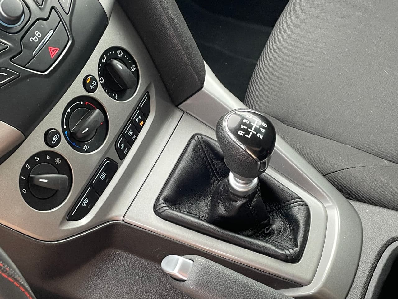 2013 Ford Focus — Miniatură 18