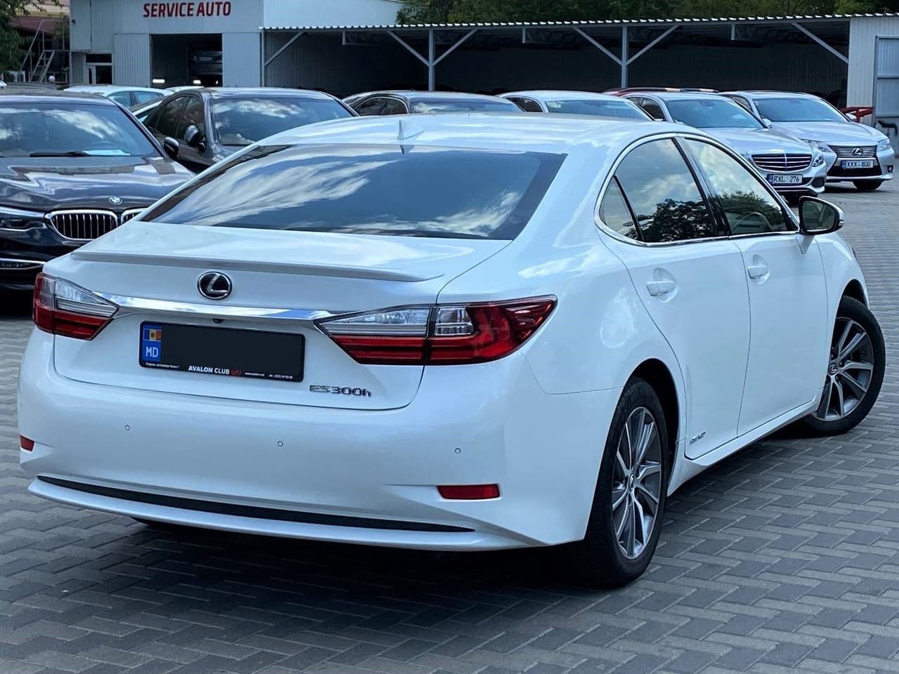 2016 Lexus ES 300h — Miniatură 4