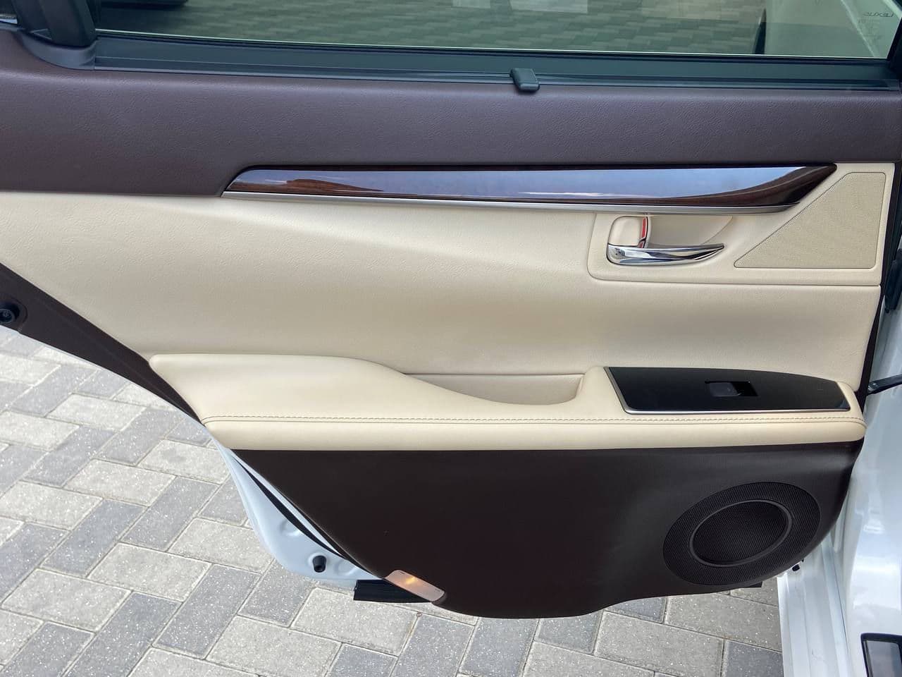 2016 Lexus ES 300h — Miniatură 16