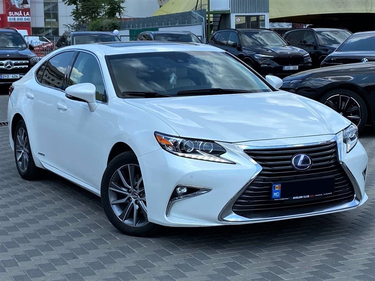 2016 Lexus ES 300h — Miniatură 3