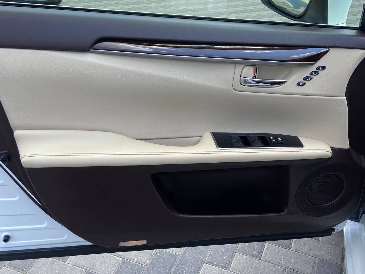 2016 Lexus ES 300h — Miniatură 5
