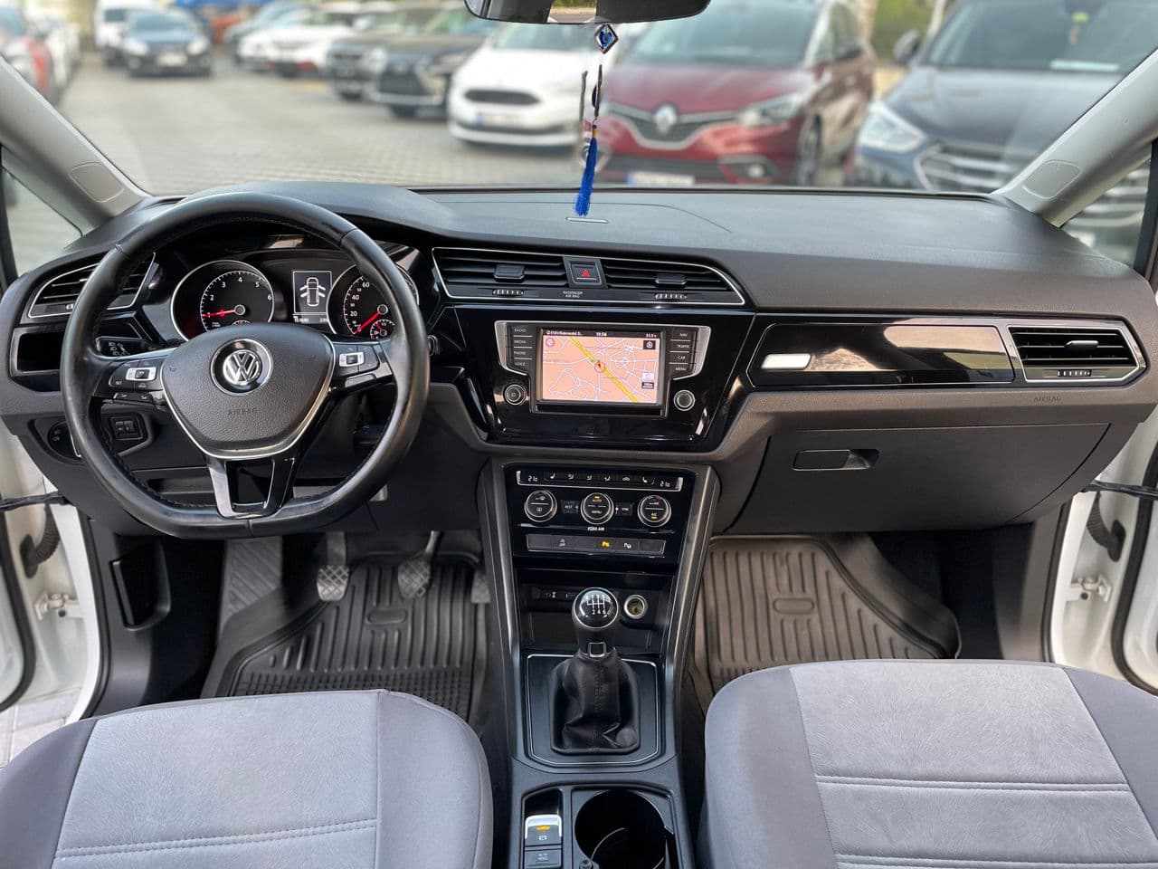 2016 Volkswagen Touran — Miniatură 7