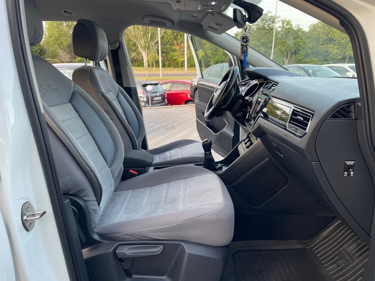 2016 Volkswagen Touran — Miniatură 6