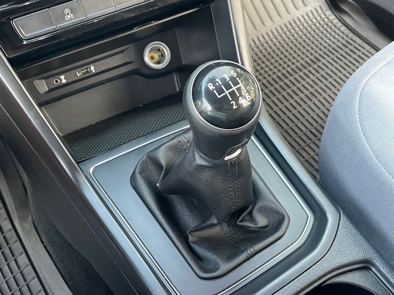 2016 Volkswagen Touran — Miniatură 15