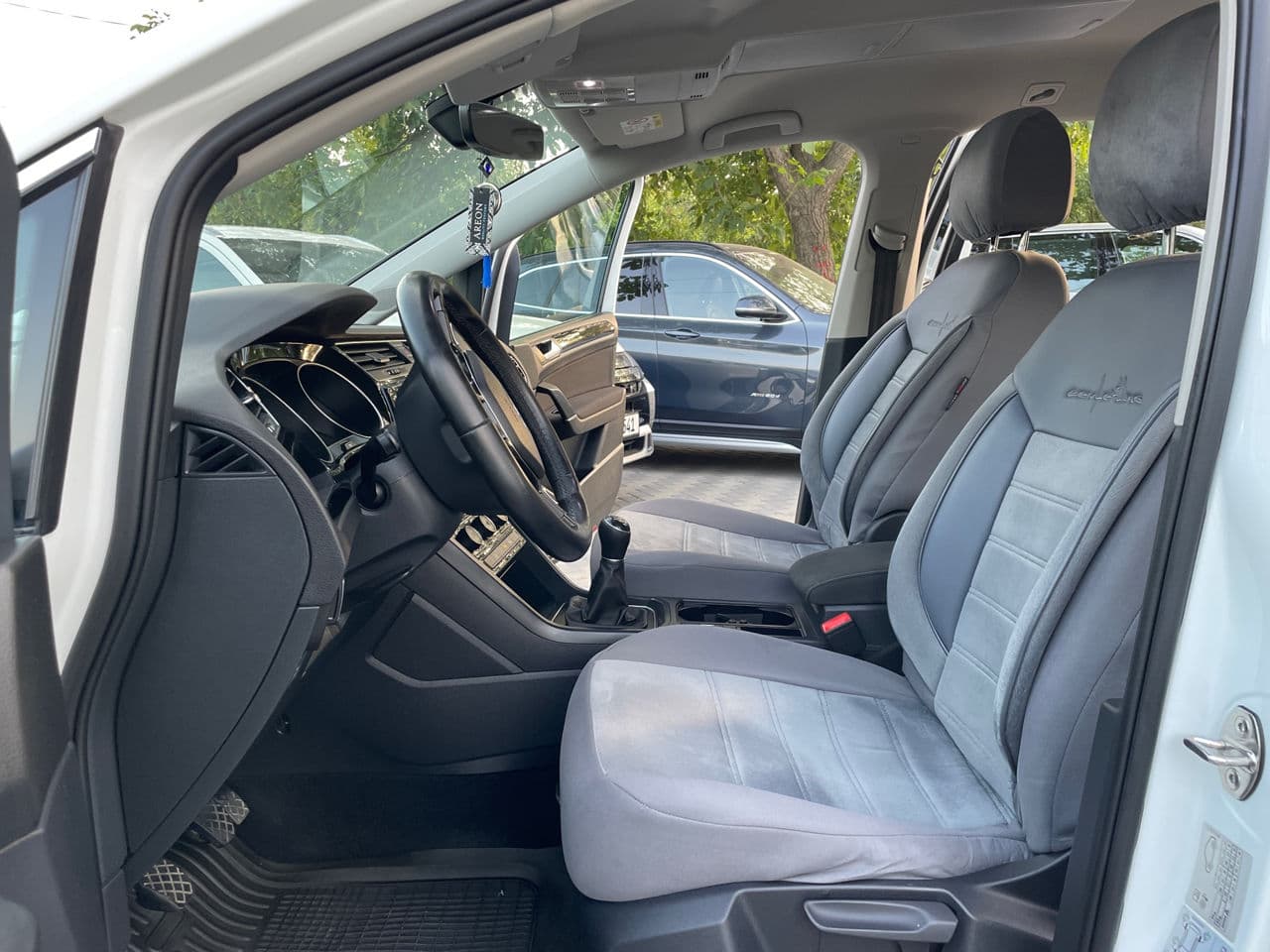 2016 Volkswagen Touran — Miniatură 5