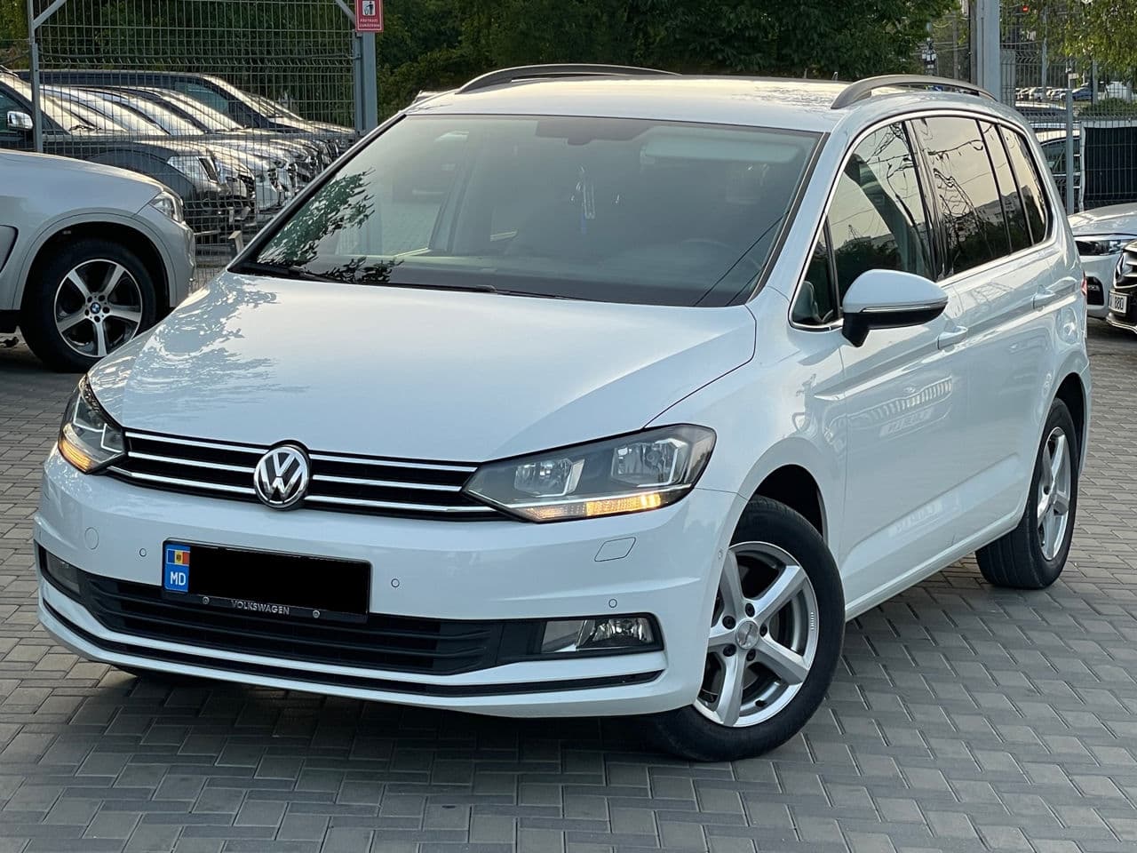 2016 Volkswagen Touran — Miniatură 3
