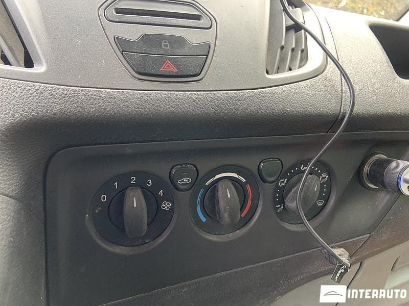 2015 Ford Transit — Miniatură 11