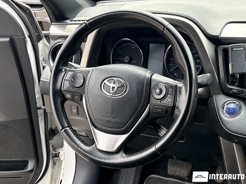 2017 Toyota Rav-4 — Miniatură 7