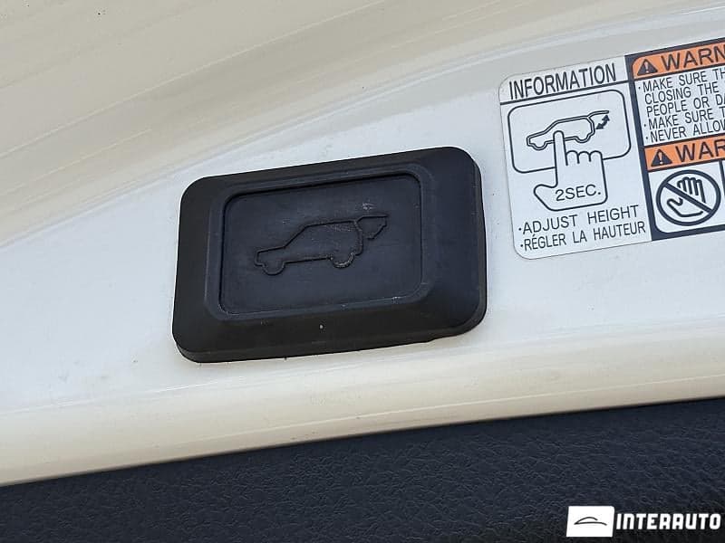 2017 Toyota Rav-4 — Miniatură 21