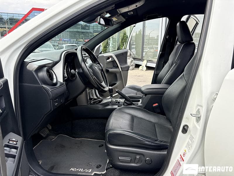 2017 Toyota Rav-4 — Miniatură 5