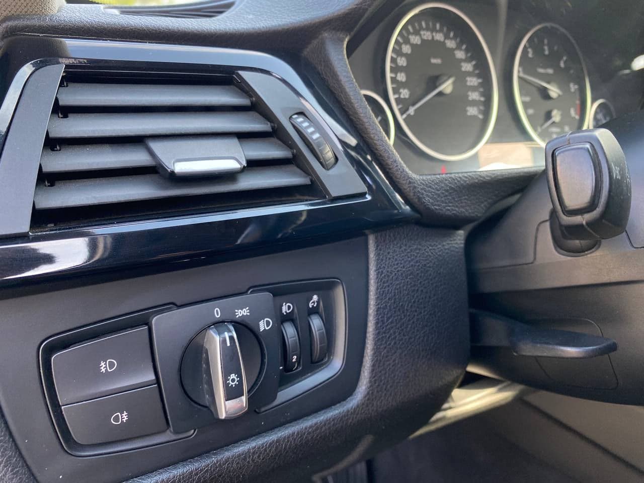 2012 BMW 320 — Miniatură 15