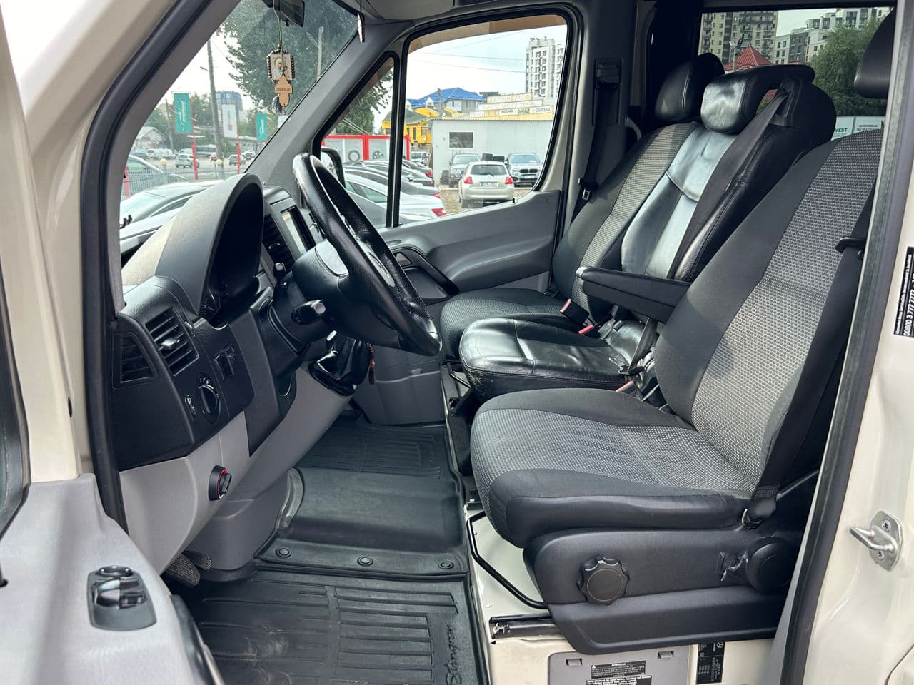 2013 Mercedes Sprinter — Miniatură 8