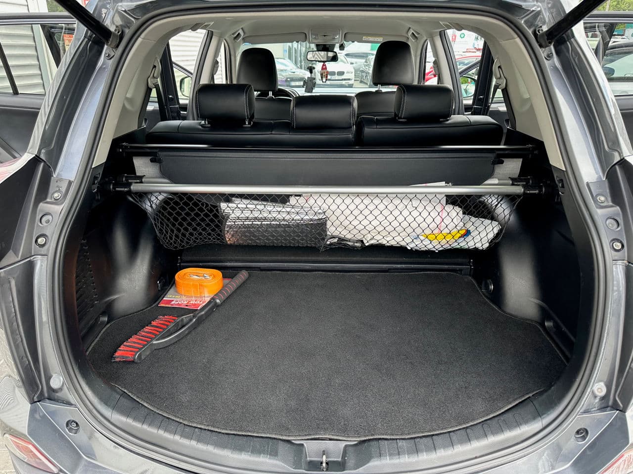 2017 Toyota Rav-4 — Miniatură 17
