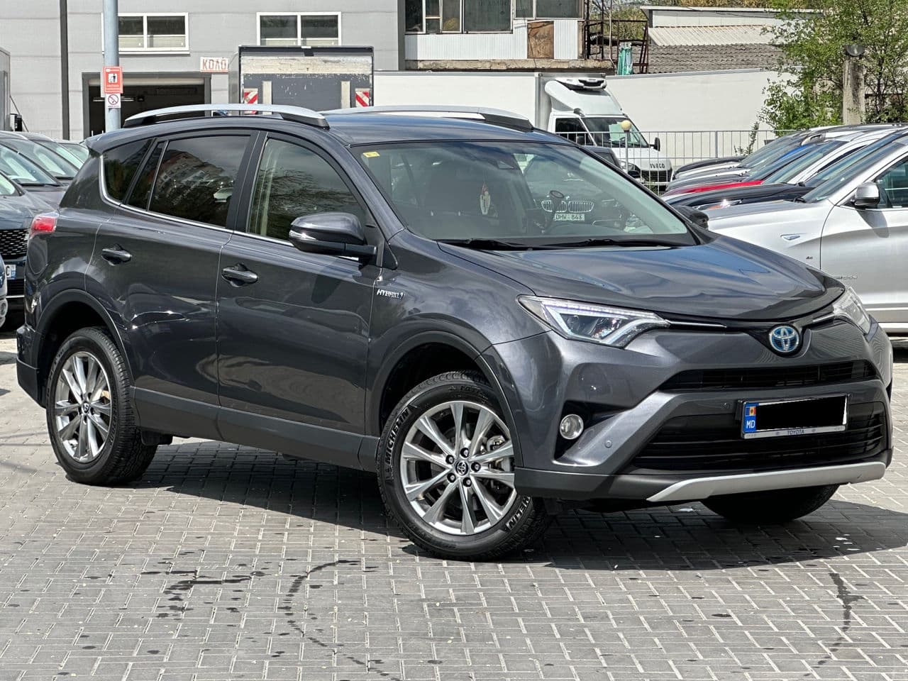2017 Toyota Rav-4 — Miniatură 2