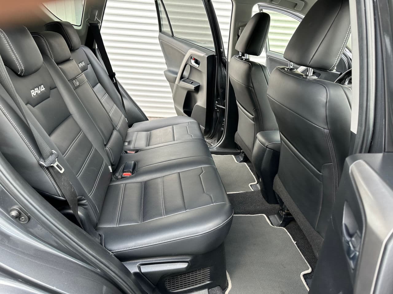 2017 Toyota Rav-4 — Miniatură 16