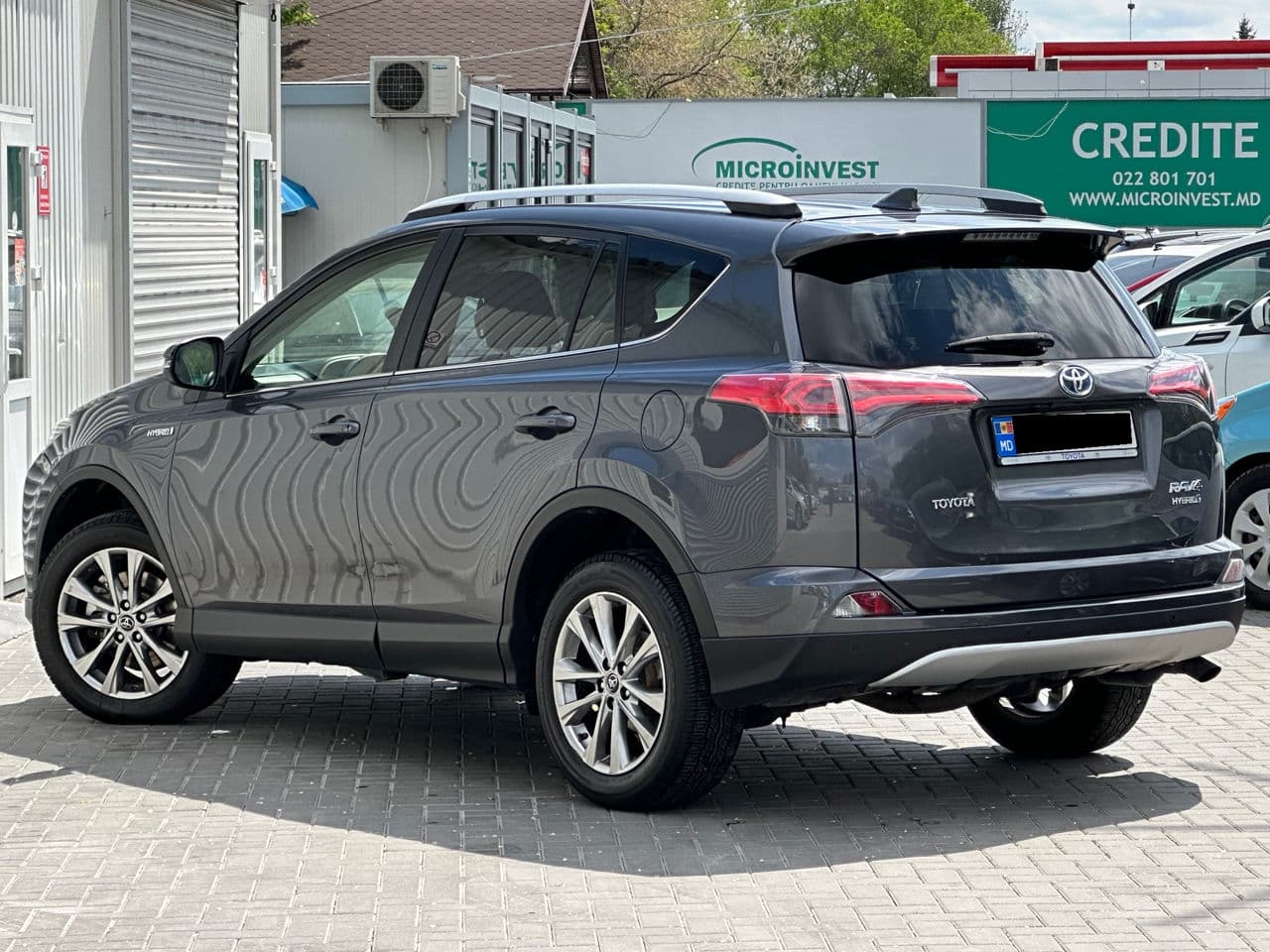 2017 Toyota Rav-4 — Miniatură 3