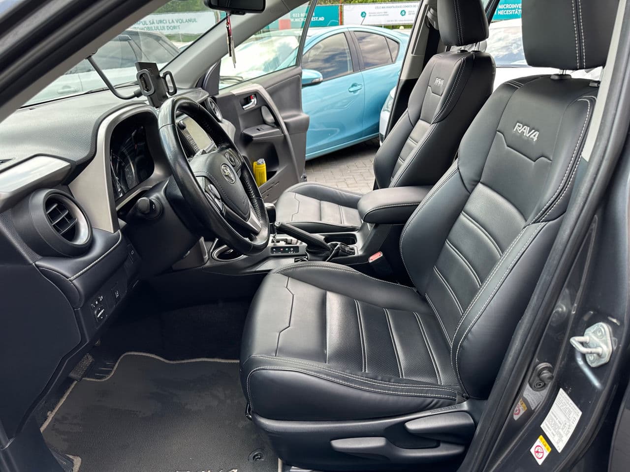 2017 Toyota Rav-4 — Miniatură 6