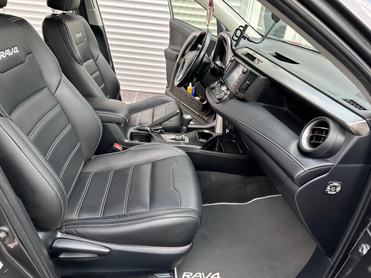 2017 Toyota Rav-4 — Miniatură 5