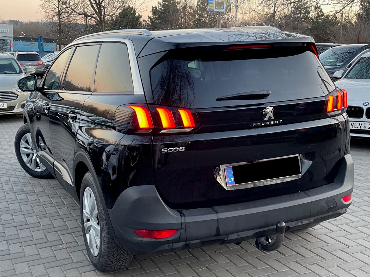2017 Peugeot 5008 — Miniatură 3