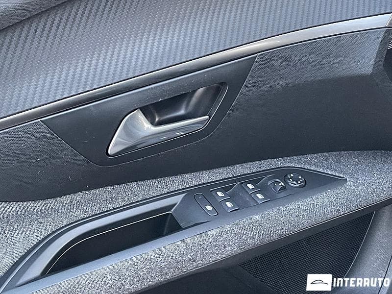 2017 Peugeot 5008 — Miniatură 6