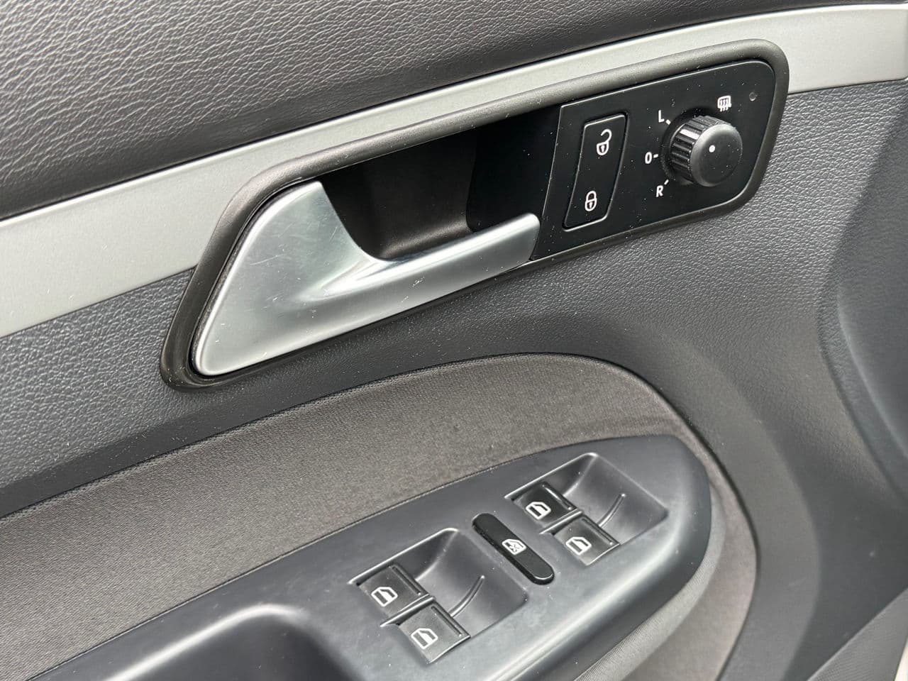 2012 Volkswagen Touran — Miniatură 12