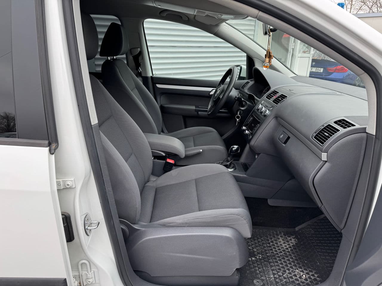 2012 Volkswagen Touran — Miniatură 5