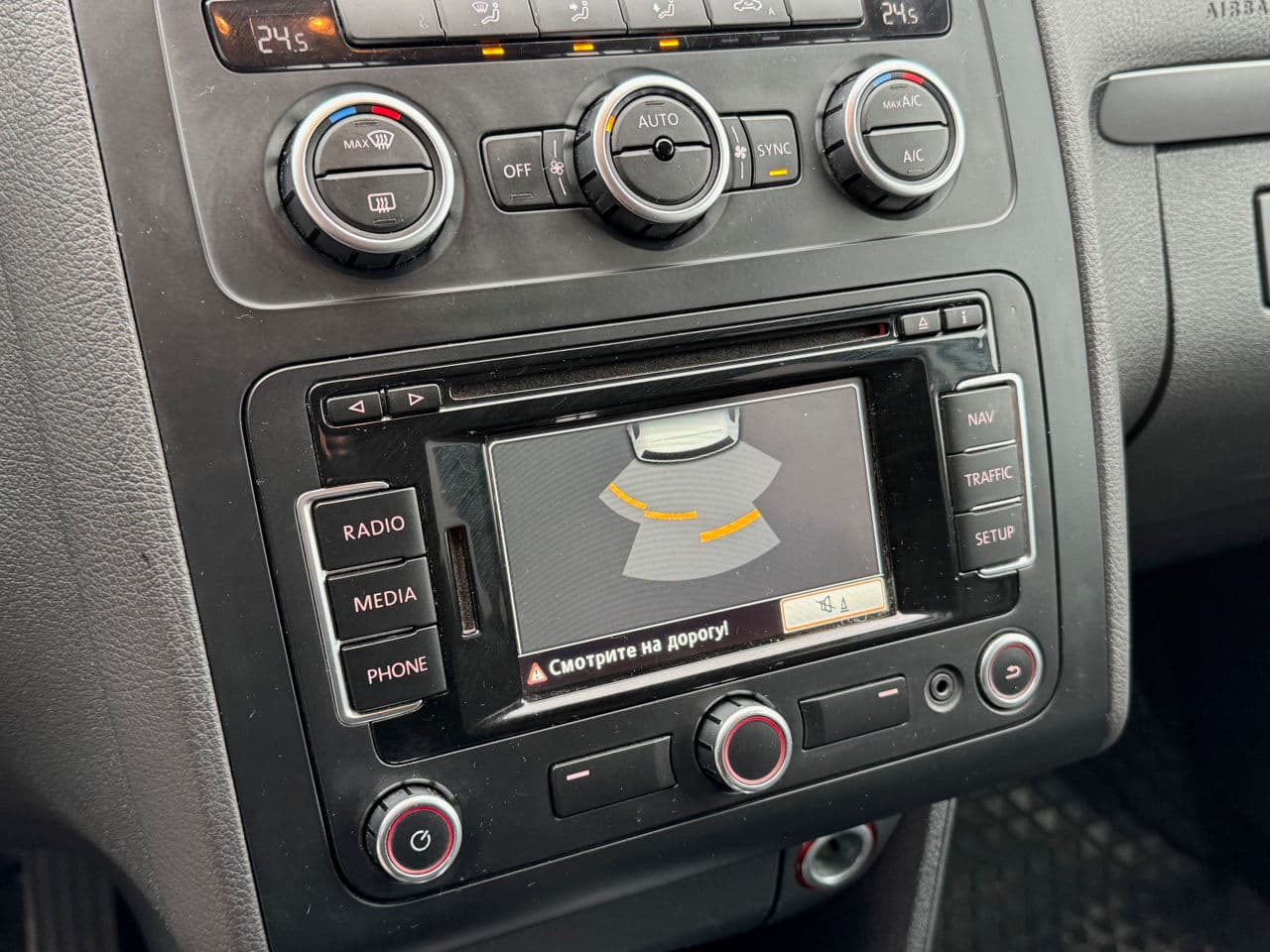 2012 Volkswagen Touran — Miniatură 10