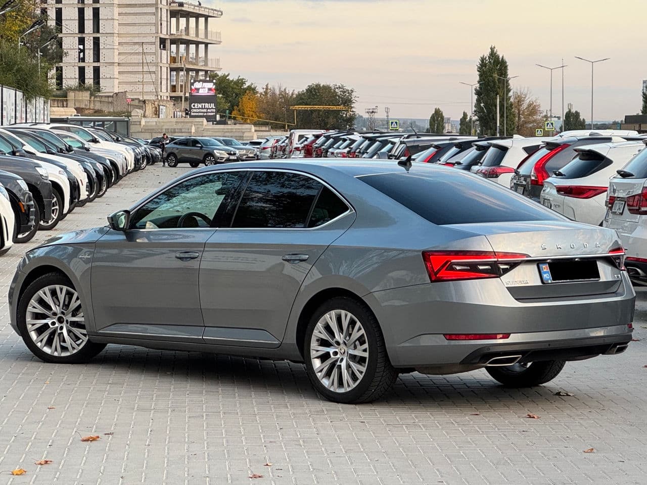 2019 Skoda Superb — Miniatură 4