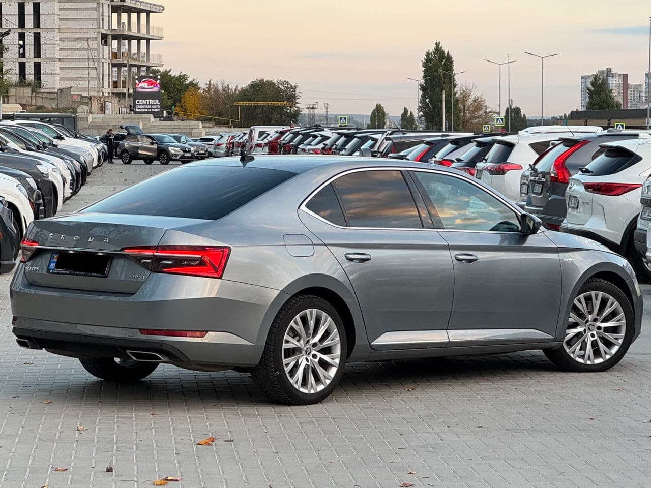 2019 Skoda Superb — Miniatură 3
