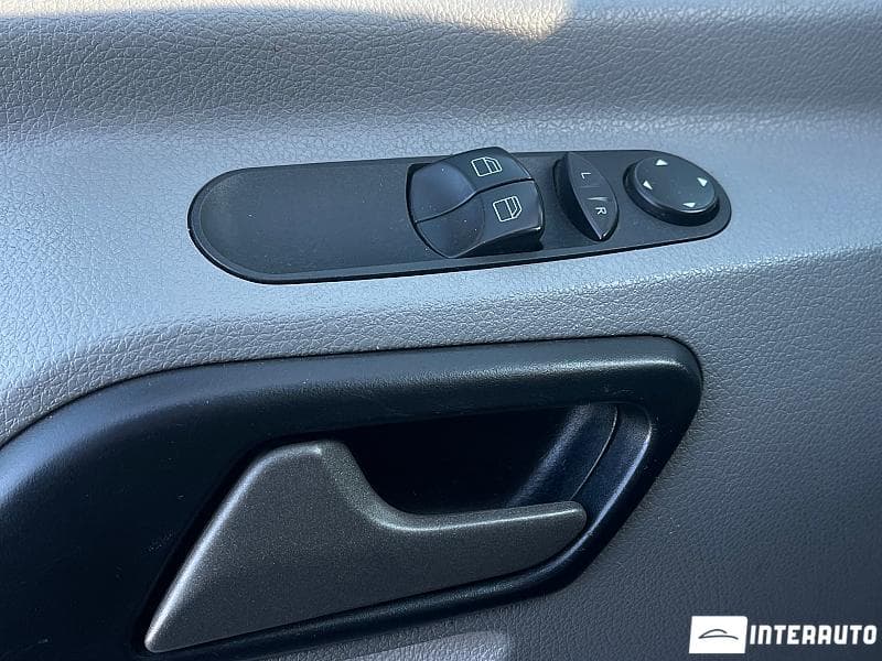 2015 Mercedes Sprinter — Miniatură 10