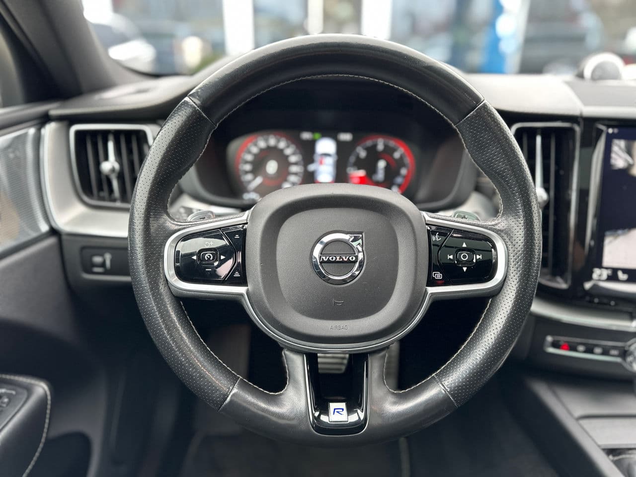 Volvo XC 60 2017 — Миниатюра 12