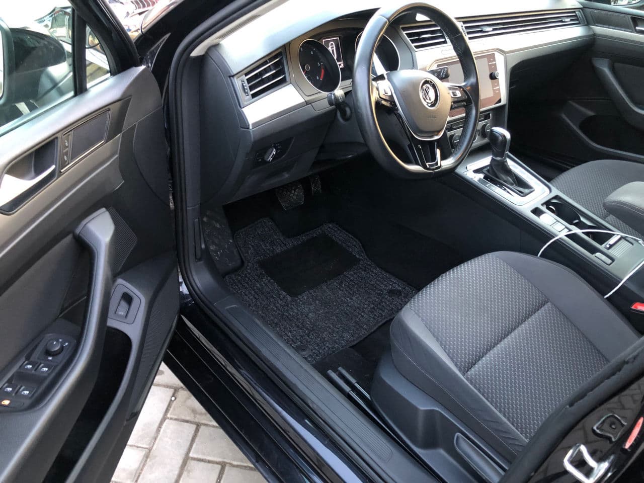 2019 Volkswagen Passat — Miniatură 7