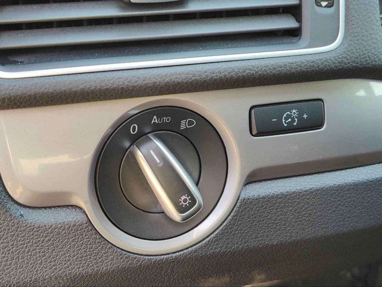 2015 Volkswagen Passat — Miniatură 15