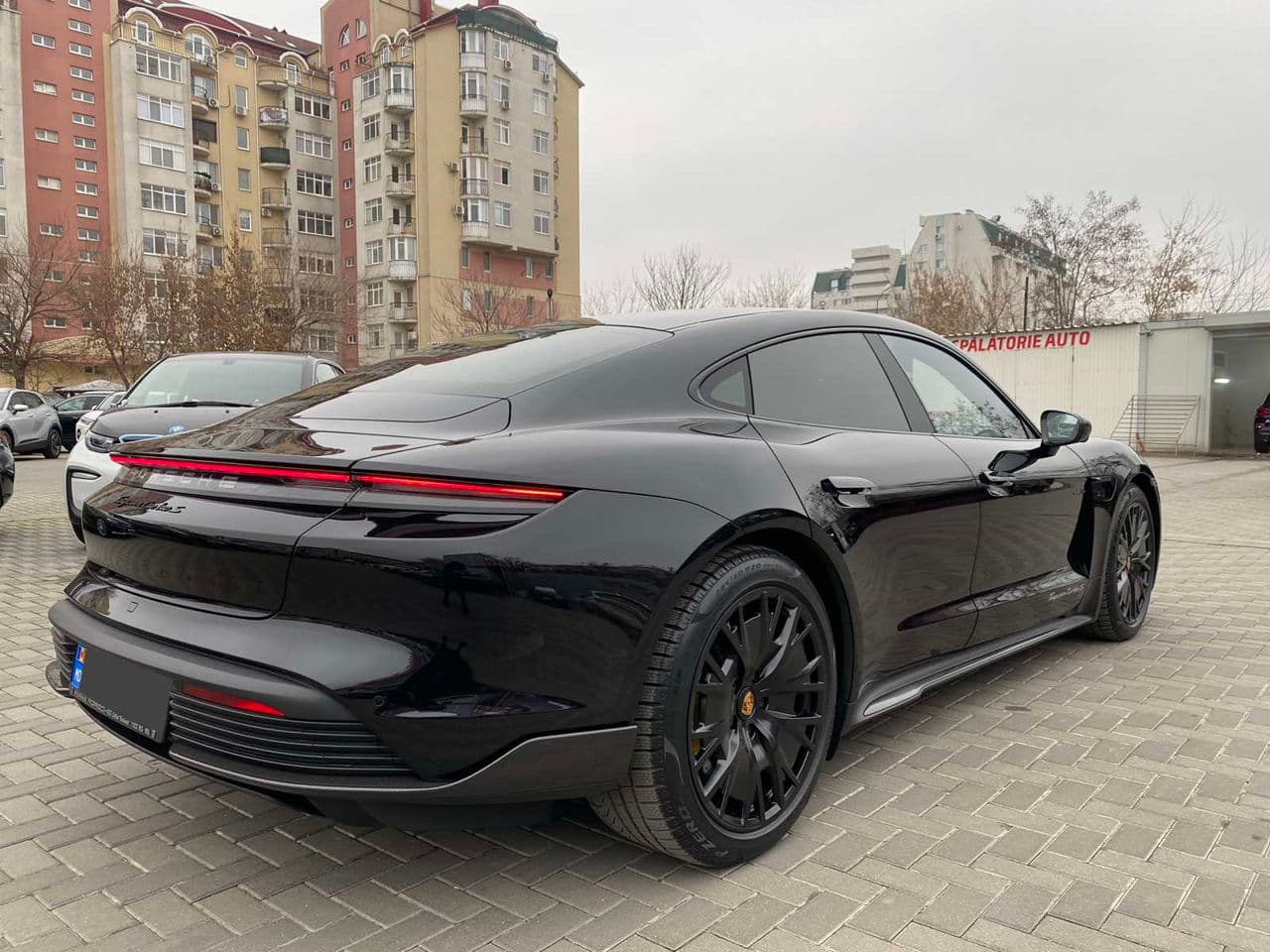 2021 Porsche Taycan Turbo S — Miniatură 3