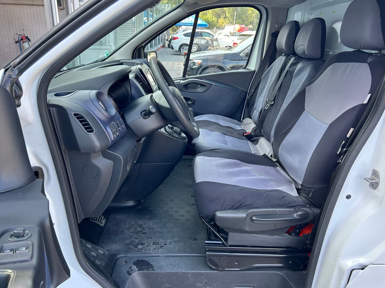 Opel Vivaro 2016 — Миниатюра 5