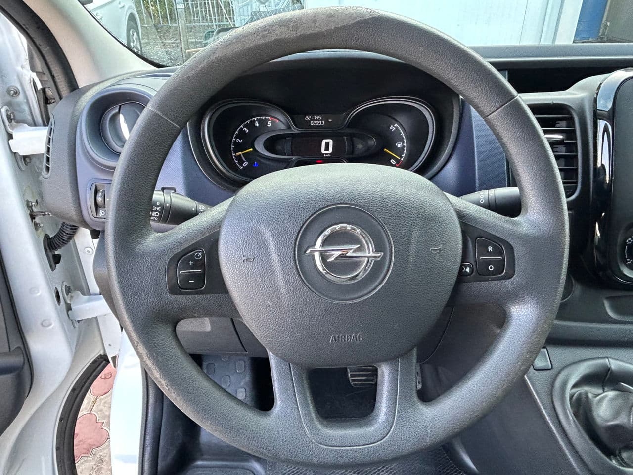 Opel Vivaro 2016 — Миниатюра 7