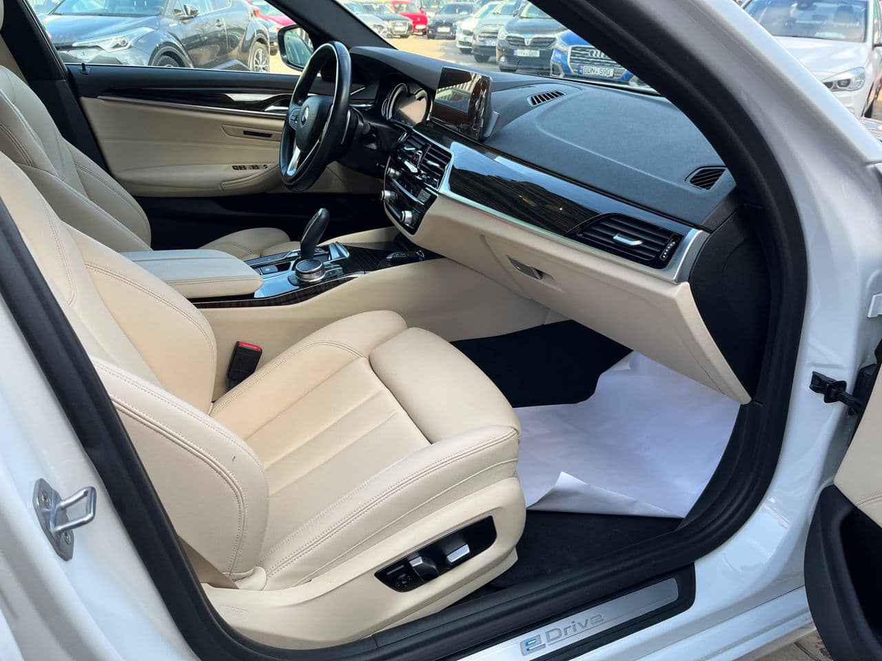 2018 BMW 530e — Miniatură 21