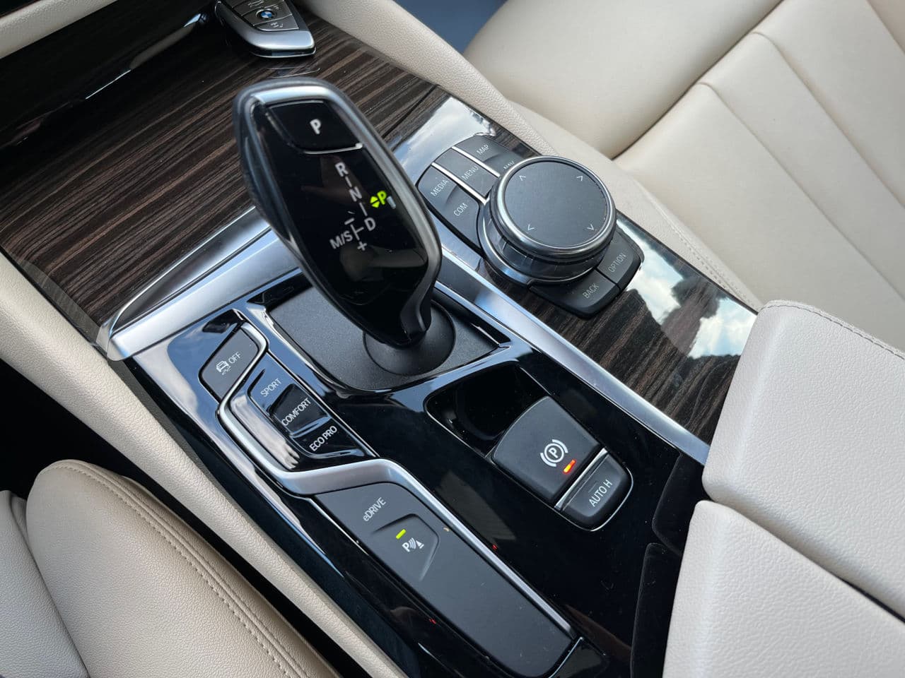 2018 BMW 530e — Miniatură 19