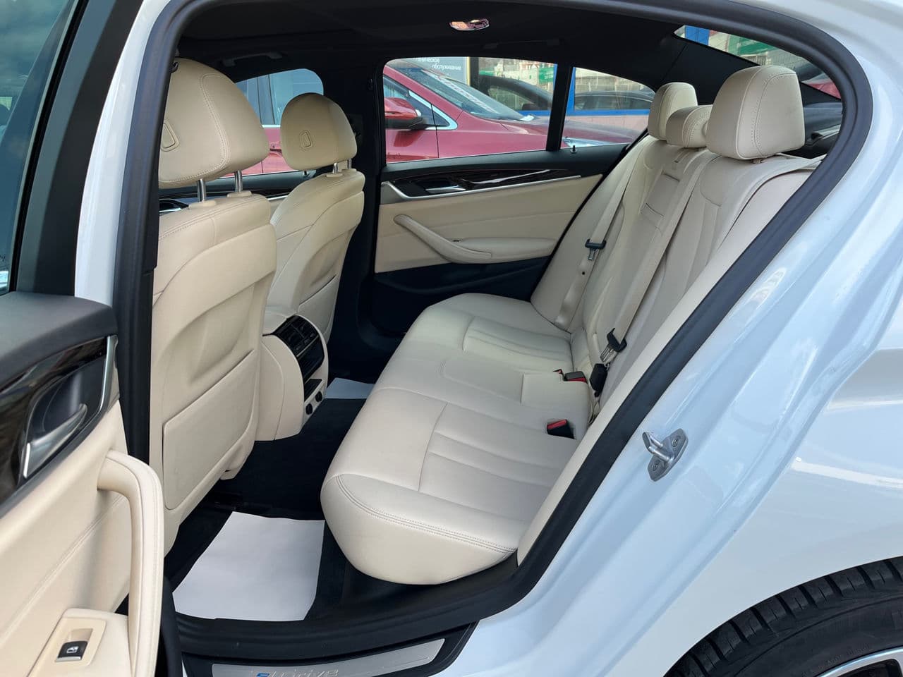 2018 BMW 530e — Miniatură 24