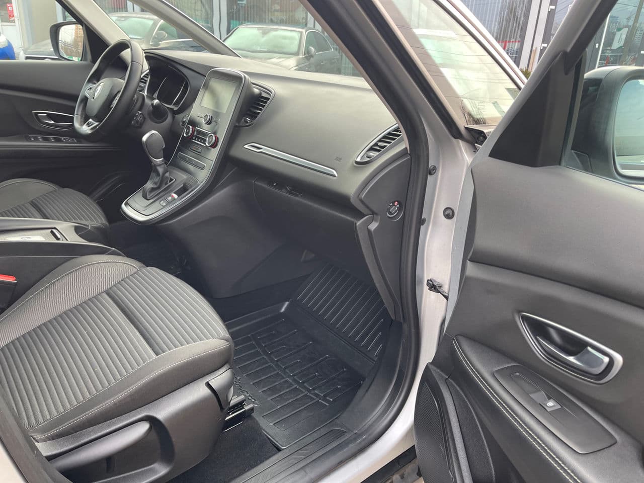 2019 Renault Scenic — Miniatură 14