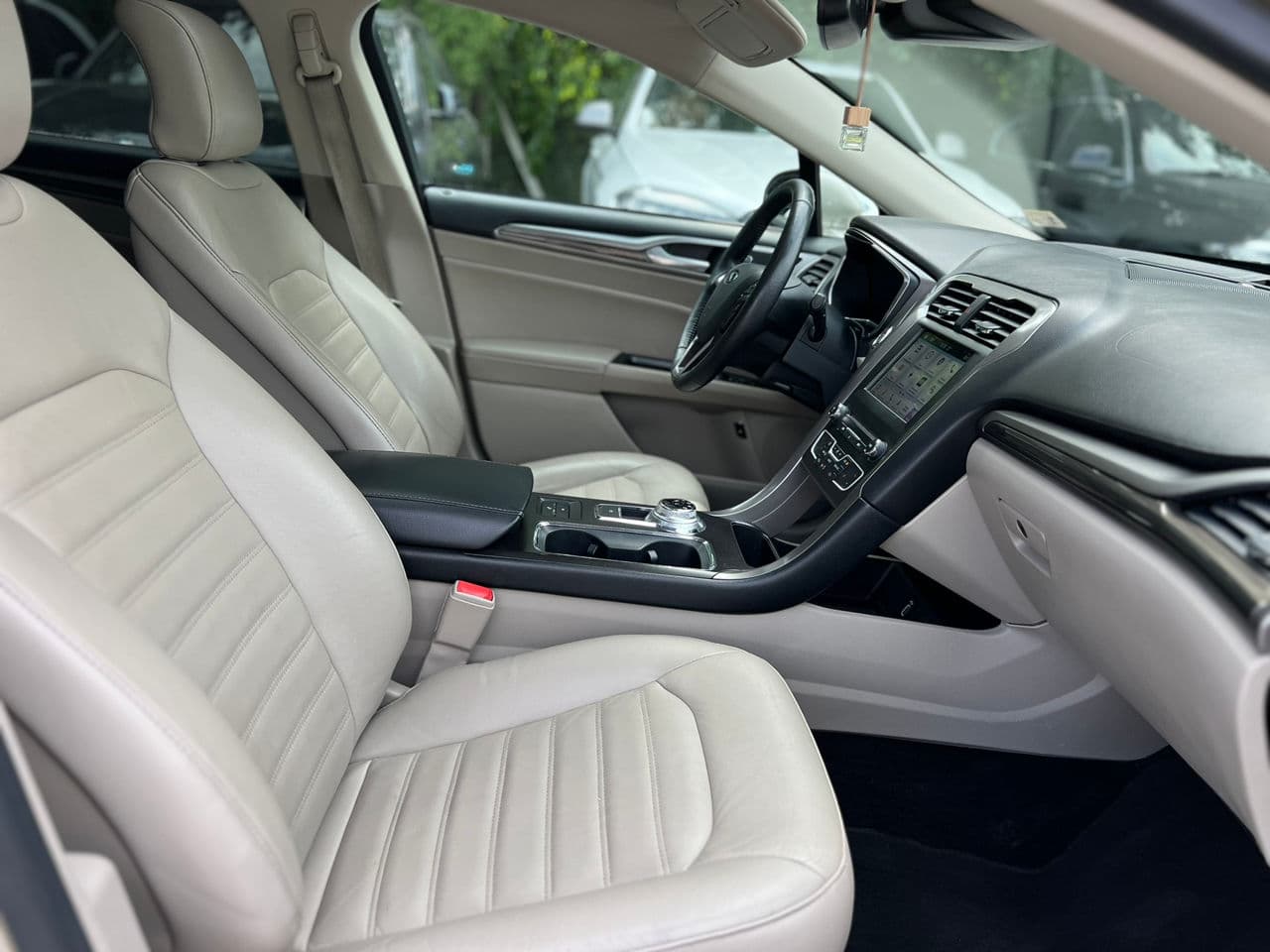 2017 Ford Fusion — Miniatură 24