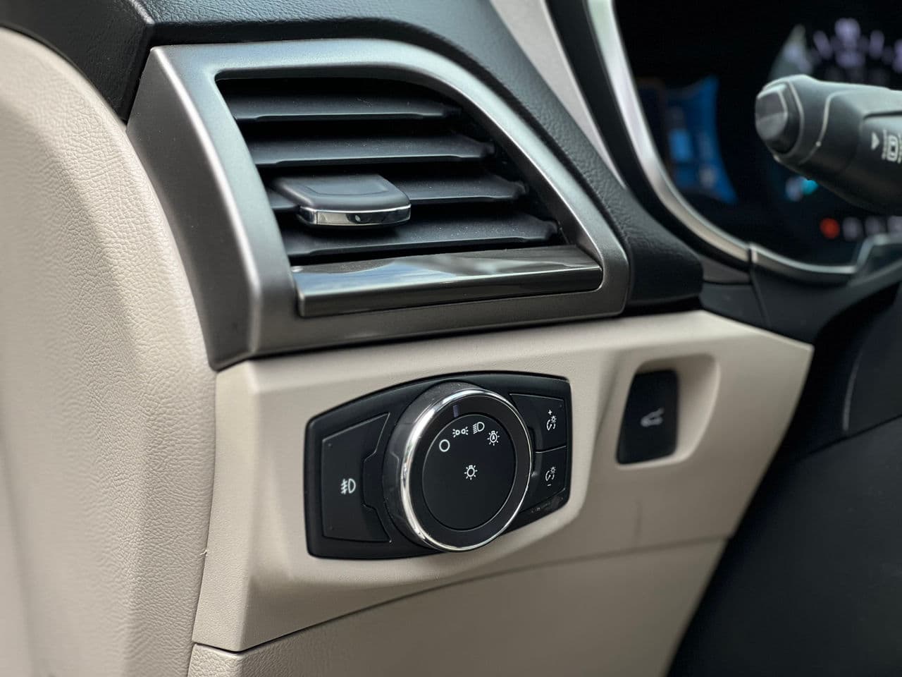 2017 Ford Fusion — Miniatură 15