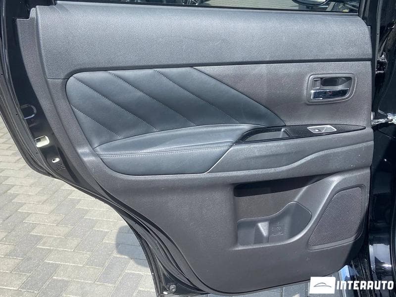 2015 Mitsubishi Outlander — Miniatură 17