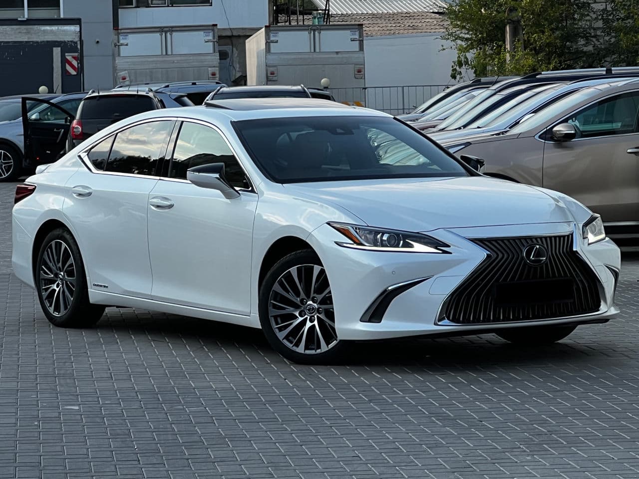 Lexus ES 300h 2018 — Миниатюра 4