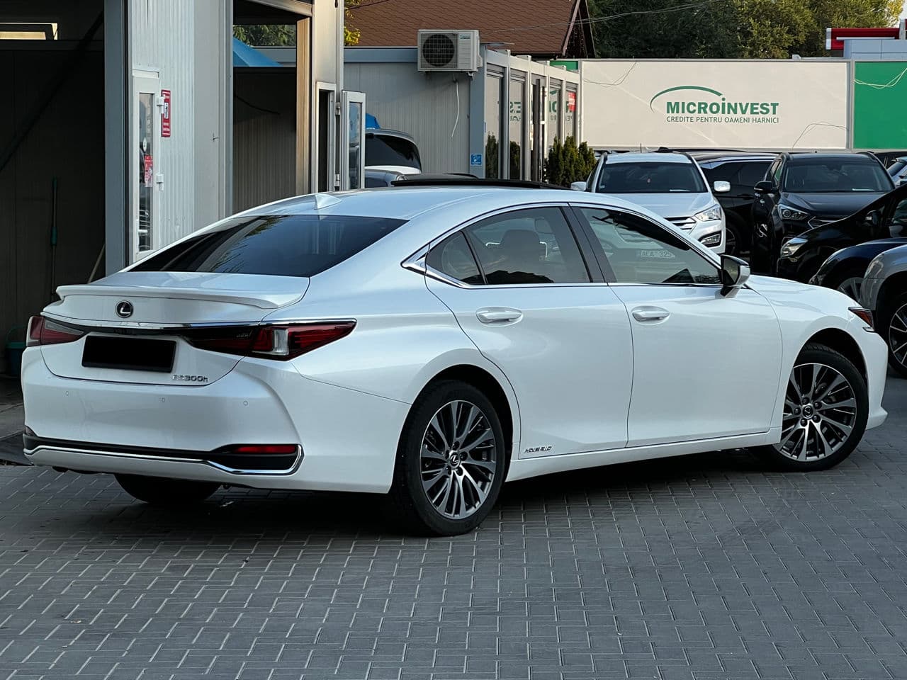 Lexus ES 300h 2018 — Миниатюра 3