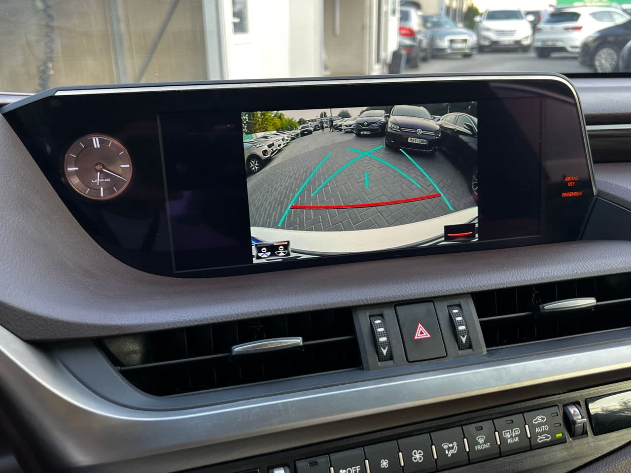 Lexus ES 300h 2018 — Миниатюра 11