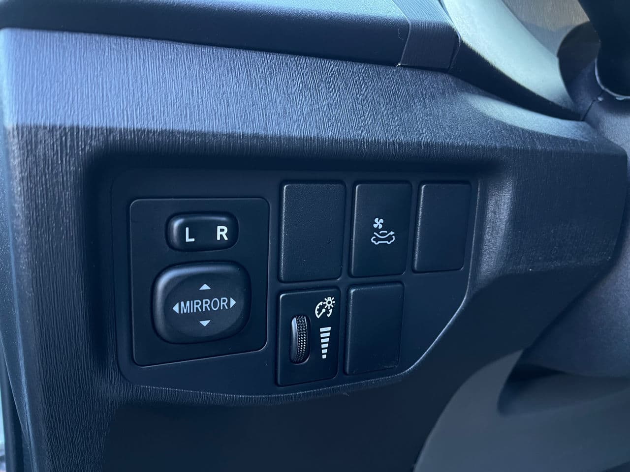 2015 Toyota Prius — Miniatură 9