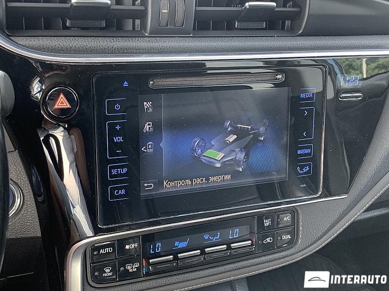 2015 Toyota Auris — Miniatură 14