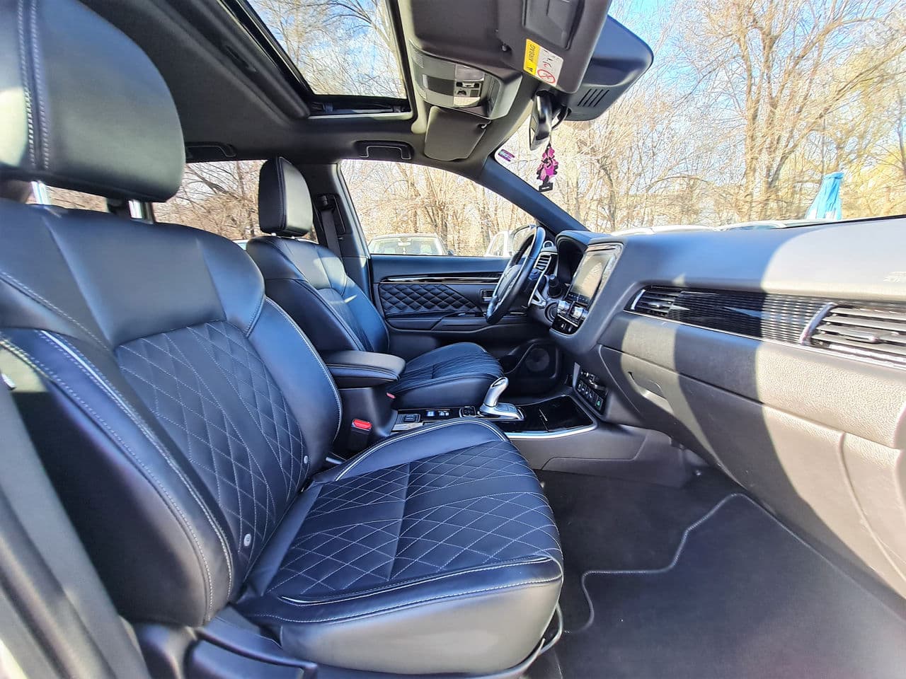 2020 Mitsubishi Outlander — Miniatură 7