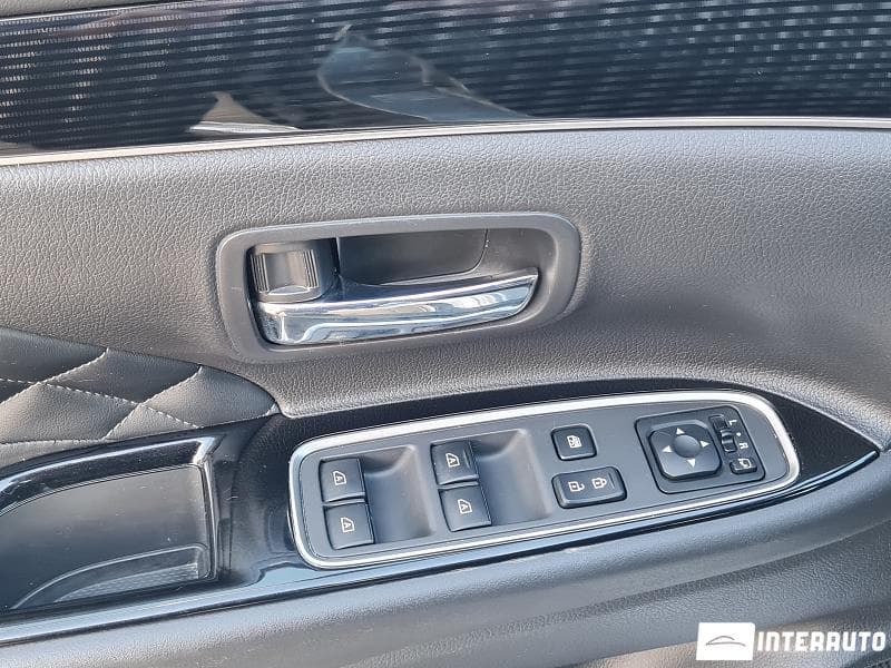 2020 Mitsubishi Outlander — Miniatură 18